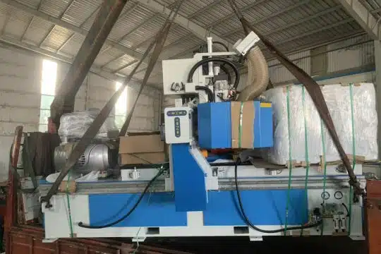 Giải Pháp Gia Công Phức Tạp Với Máy Trung Tâm Gia Công Cnc 28 Giao May Cho Anh Khach Ben Cat 540X360 1 Giải Pháp Gia Công Phức Tạp Với Máy Trung Tâm Gia Công Cnc