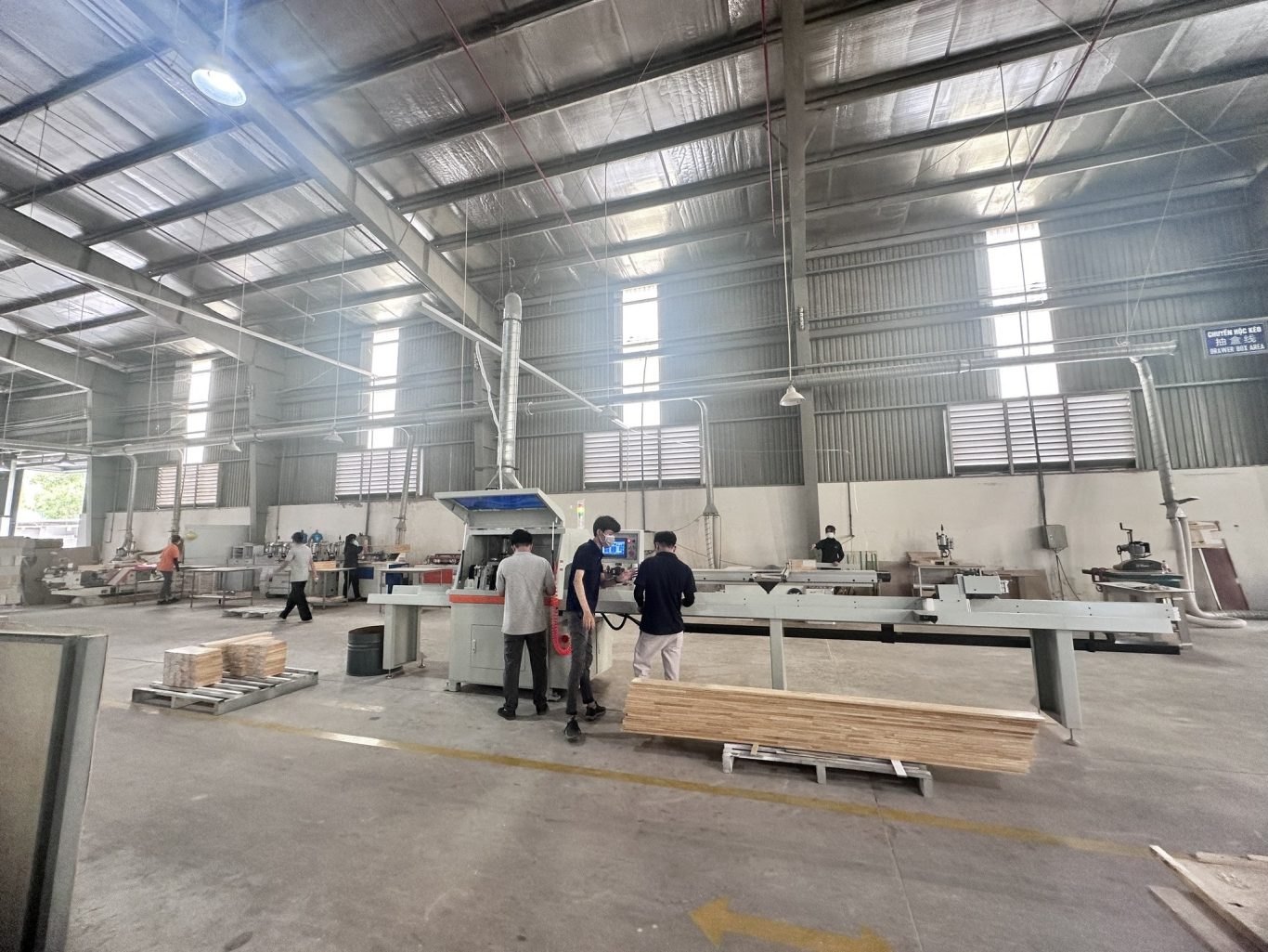 Bàn Giao Và Lắp Đặt Hoàn Thiện Máy Cắt Gù Pallet Tại Tân Uyên 19 May Cat Gu Pallet 3 Bàn Giao Và Lắp Đặt Hoàn Thiện Máy Cắt Gù Pallet Tại Tân Uyên