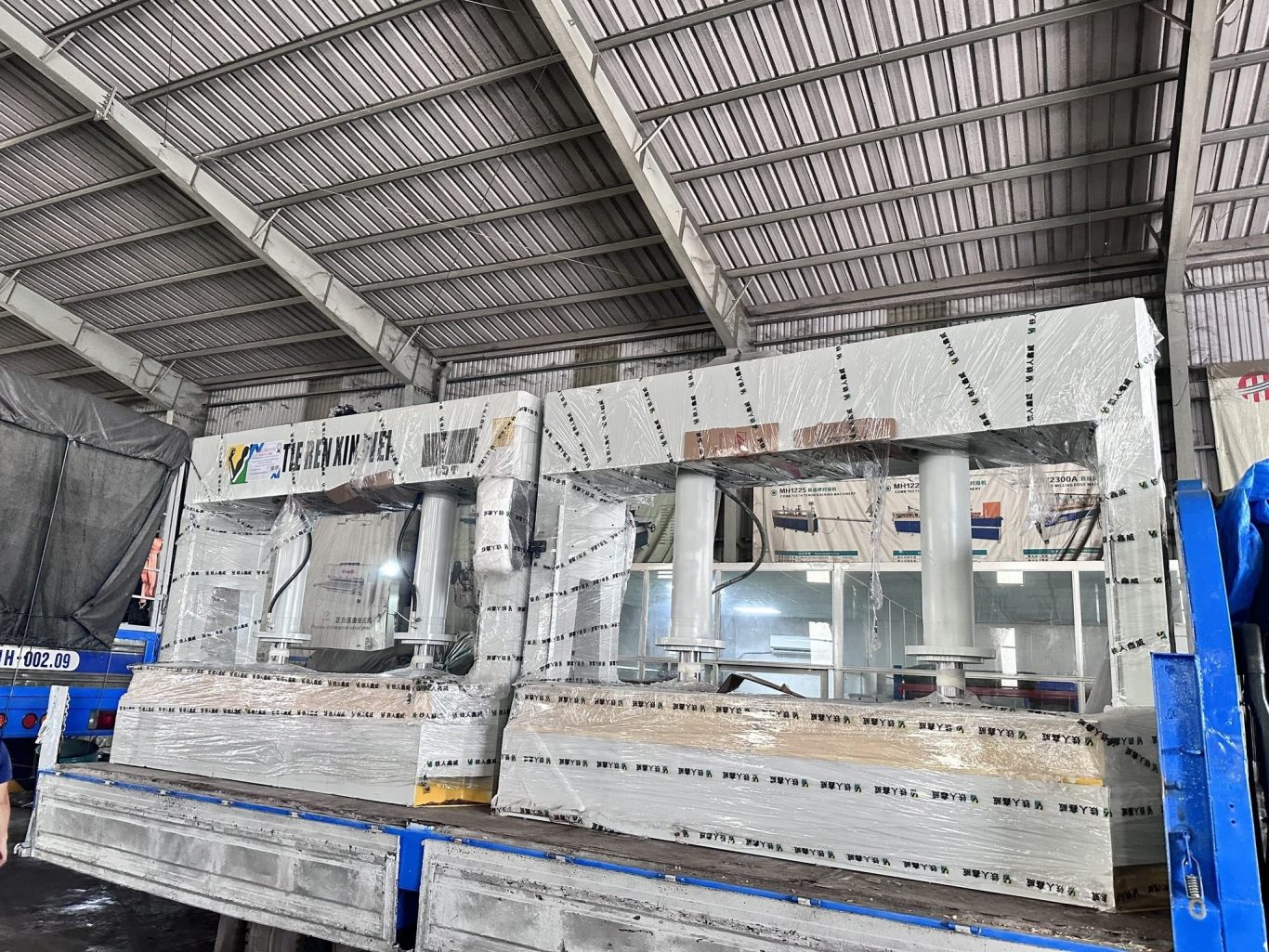 Cuối Tuần Tranh Thủ Bàn Giao Máy Cho Khách Hàng – Máy Ép Nguội 100T, Máy Dán Cạnh Cong, Máy Cắt Góc 2 Bên 21 May Ep Nguoi 100T 3 Cuối Tuần Tranh Thủ Bàn Giao Máy Cho Khách Hàng – Máy Ép Nguội 100T, Máy Dán Cạnh Cong, Máy Cắt Góc 2 Bên