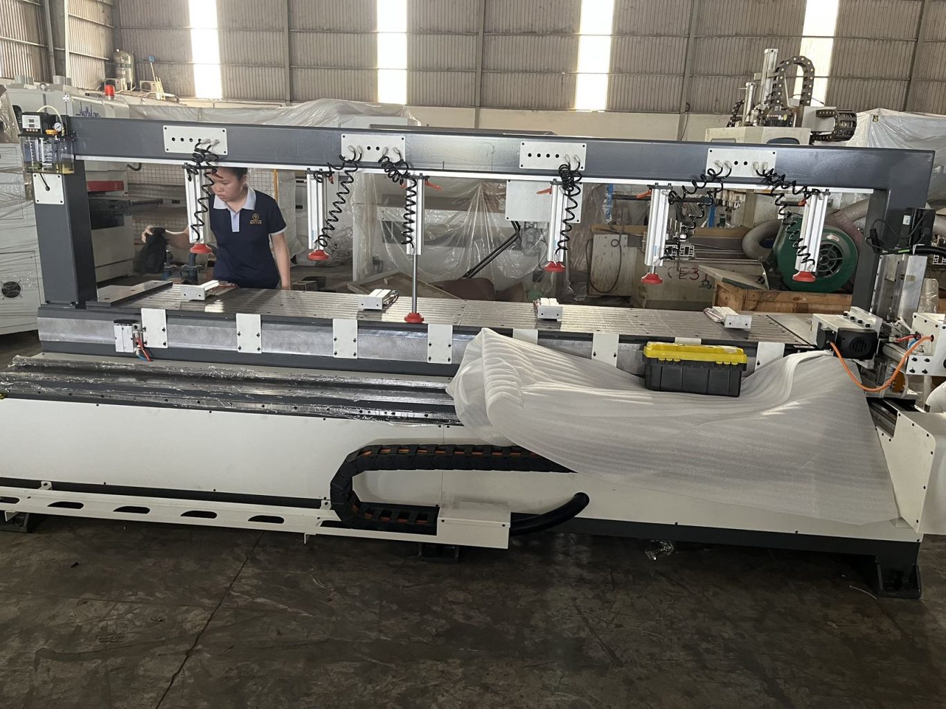 May Khoan Ngang Truc Z 2 Buổi Chiều Bàn Giao Máy Khoan Ngang Trục Z – Đột Phá Trong Gia Công Gỗ Hiện Đại