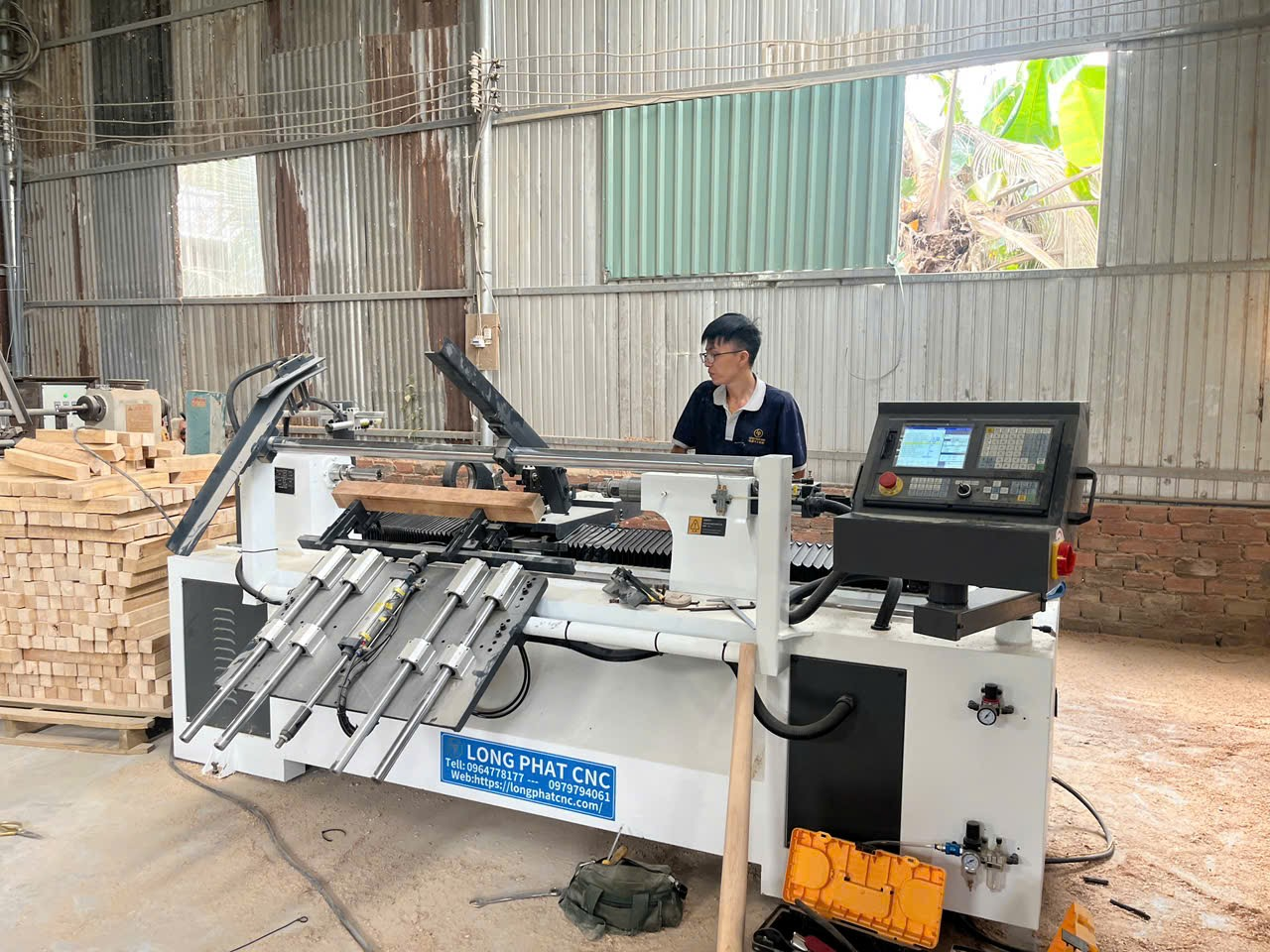Mc1215 2 Máy Tiện Gỗ Cnc Nạp Phôi Tự Động (Máy Đặt)